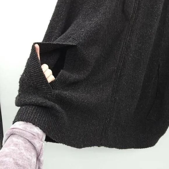 BCBGMAXAZRIA Black Gray Poncho Sweater Jacket Size M - Picture 5 of 10